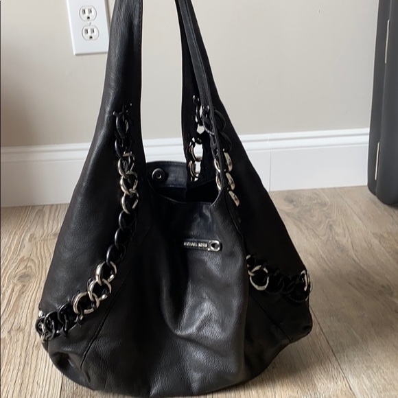 Original Authentic Michael Kors Chain purse. - Picture 12 of 12